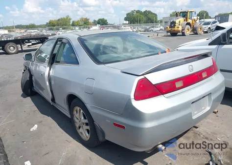 2001 Honda Accord 3.0 Ex z USA, uszkodzony, nr VIN 1HGCG22581A008681